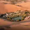 Vista panorámica de Huacachina, el oasis natural de Ica reconocido entre los más espectaculares del mundo.