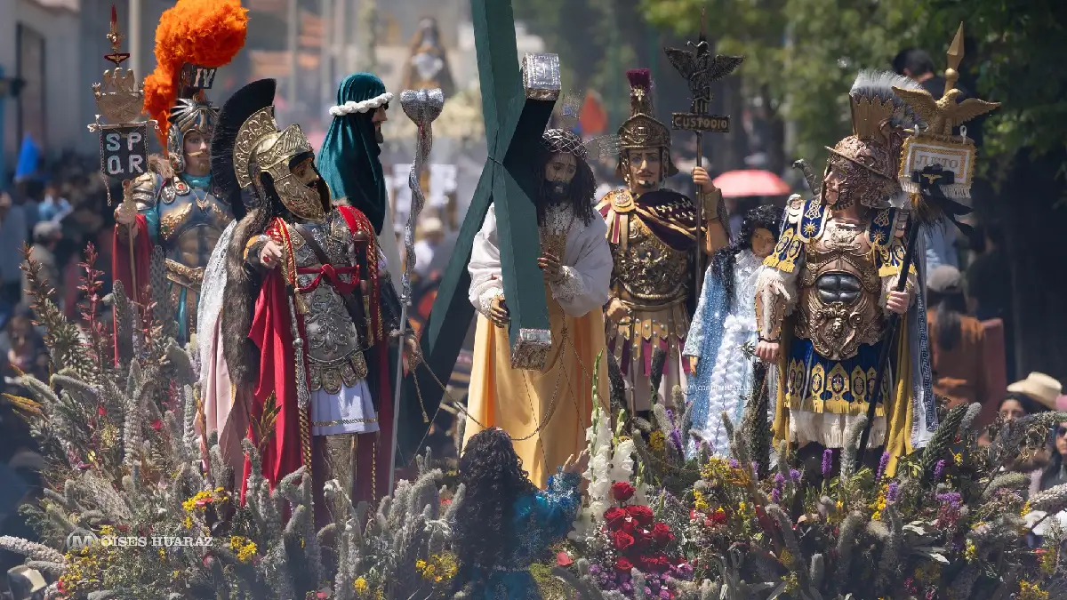 Imágenes de la pasión de Cristo en procesión de Semana Santa Huaraz en Áncash