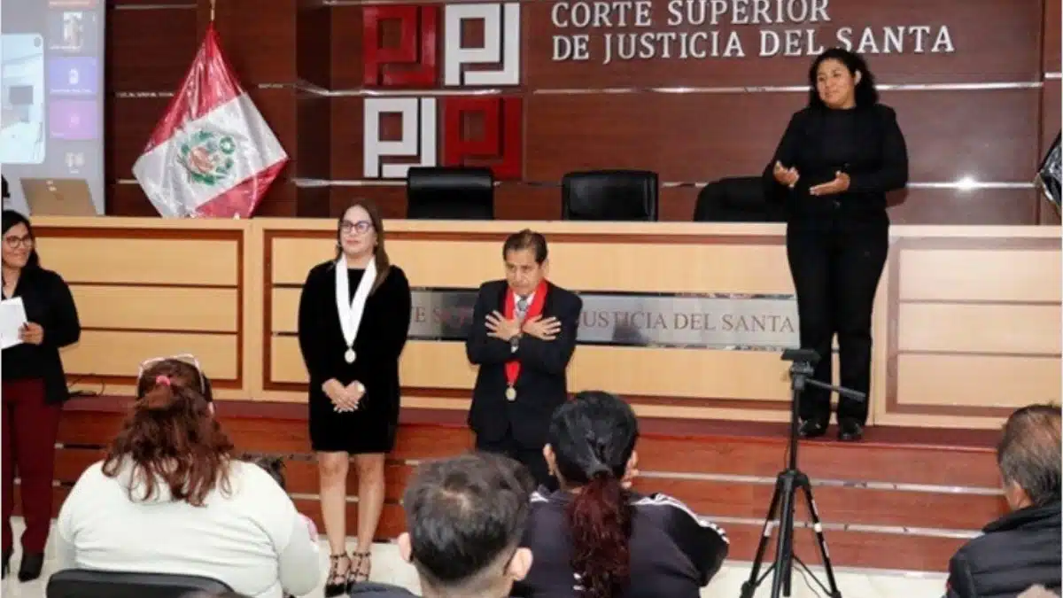 Eduardo Gabriel juramentando como Juez de Paz de Pampas, Pallasca, Áncash.