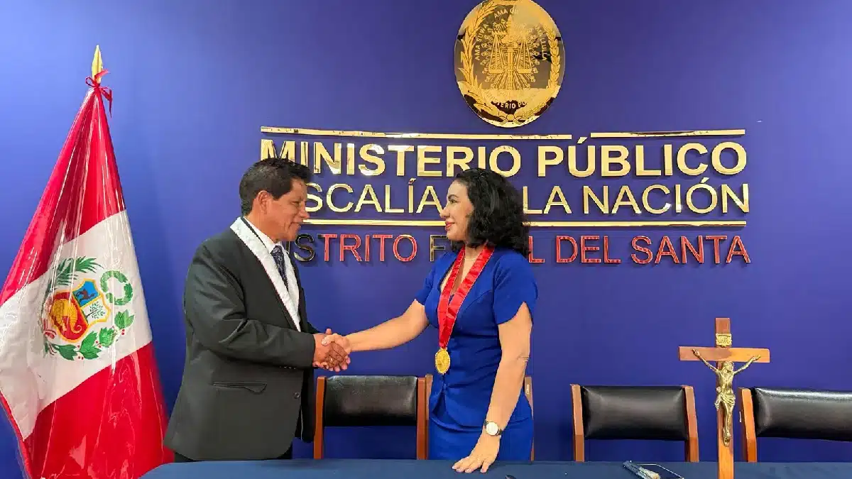 Ceremonia de juramentación del fiscal provincial provisional de Conchucos