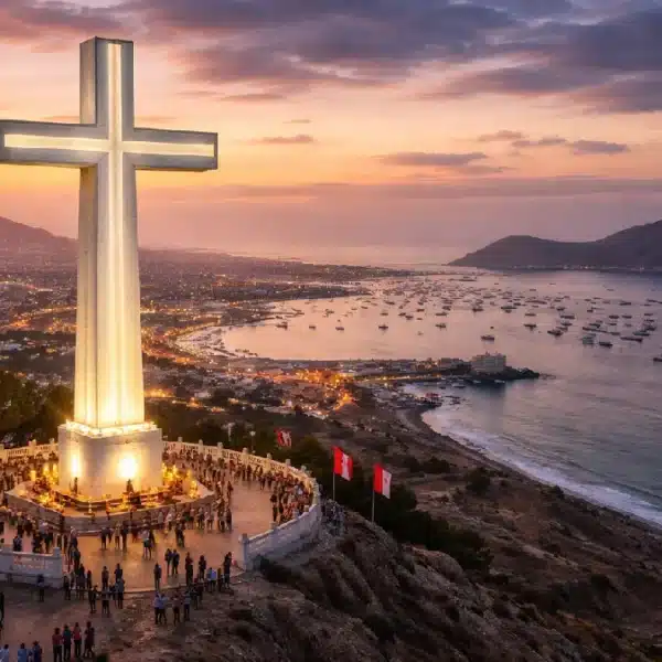 Vista proyectada de la nueva Cruz del Cerro de la Juventud en Chimbote, Áncash, erigida en homenaje a la misionera Nadia de Munari.