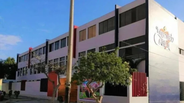 remate judicial colegio María Alvarado en Nuevo Chimbote