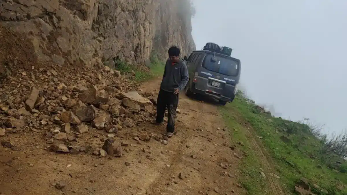 vía interrumpida por lluvias y deslizamientos en la sierra de Áncash