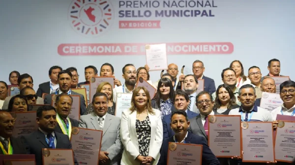 Autoridades de Áncash reciben reconocimiento del Sello Municipal 2025 por gestión local y mejora de servicios públicos