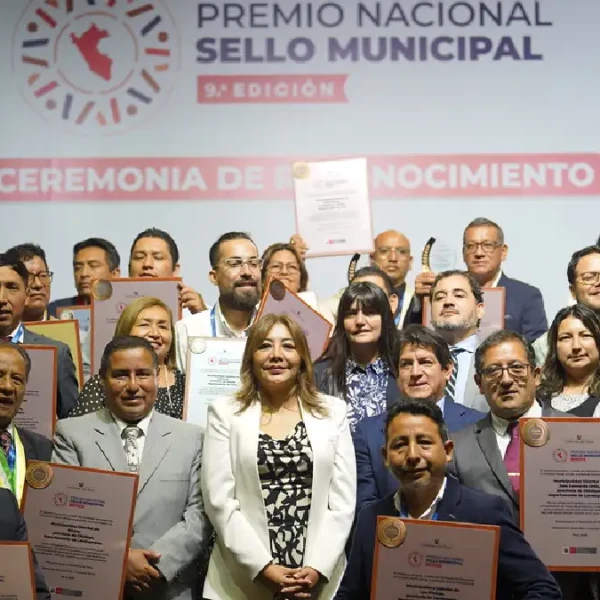 Autoridades de Áncash reciben reconocimiento del Sello Municipal 2025 por gestión local y mejora de servicios públicos