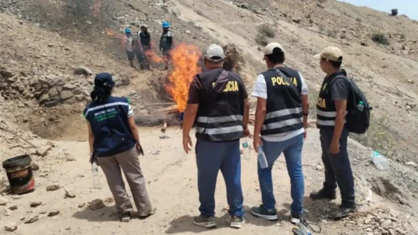 Autoridades de la FEMA realizan operativos contra minería ilegal y destruyen campamentos en Casma, Áncash.