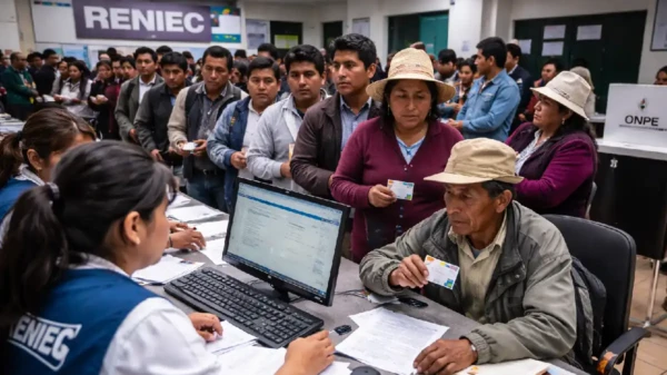Ciudadanos realizan trámites en oficina electoral en Áncash en medio de alerta por electores golondrinos y cambios irregulares en el padrón electoral 2026