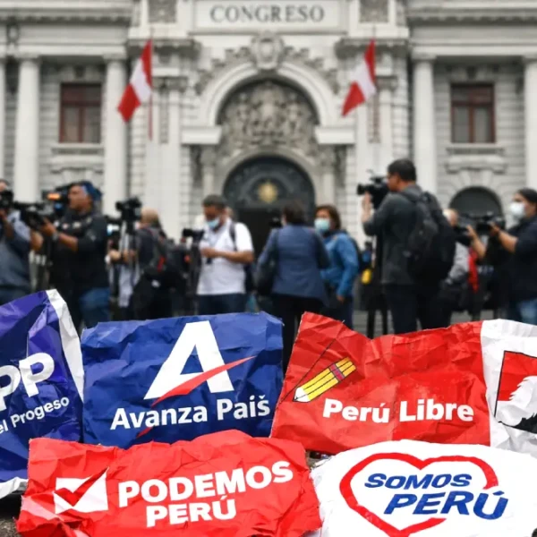 Partidos fuera del Congreso en Perú 2026 tras resultados que dejan a APP y Perú Libre sin representación