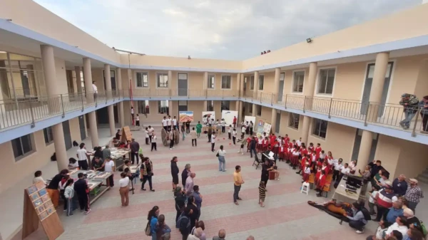 Scuola Totale P. Hugo en Nuevo Chimbote durante inauguración de secundaria en Áncash