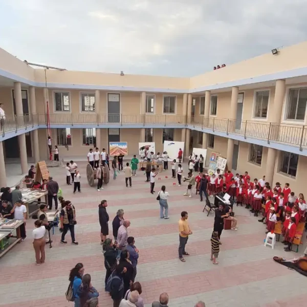 Scuola Totale P. Hugo en Nuevo Chimbote durante inauguración de secundaria en Áncash