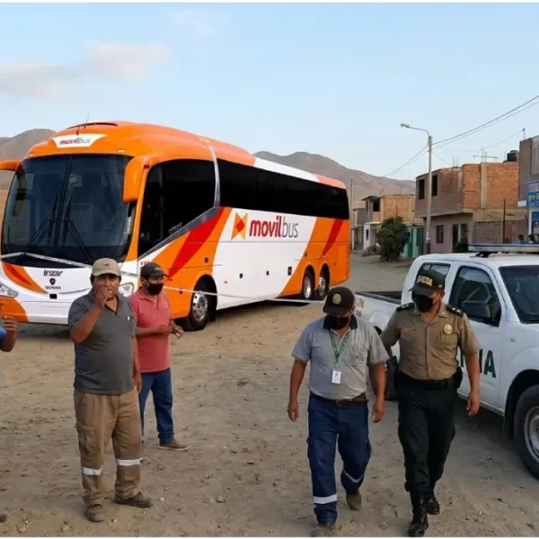 Policía de Áncash interviene bus de Movil Bus tras denuncia de tocamientos indebidos en Casma.