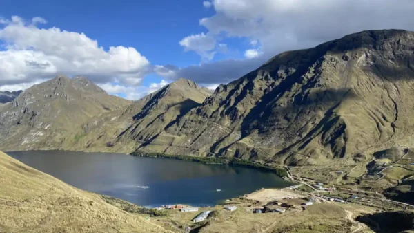 Vista panorámica de la Laguna Pelagatos en Pallasca, Áncash, destino turístico accesible desde Chimbote