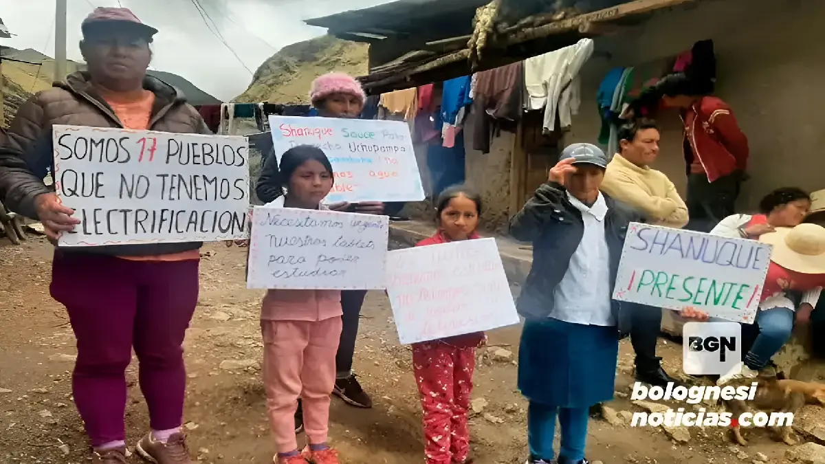 Madres de familia y niños exigen electrificación para los pueblos de las riberas del Marañón en Pampas, Pallasca