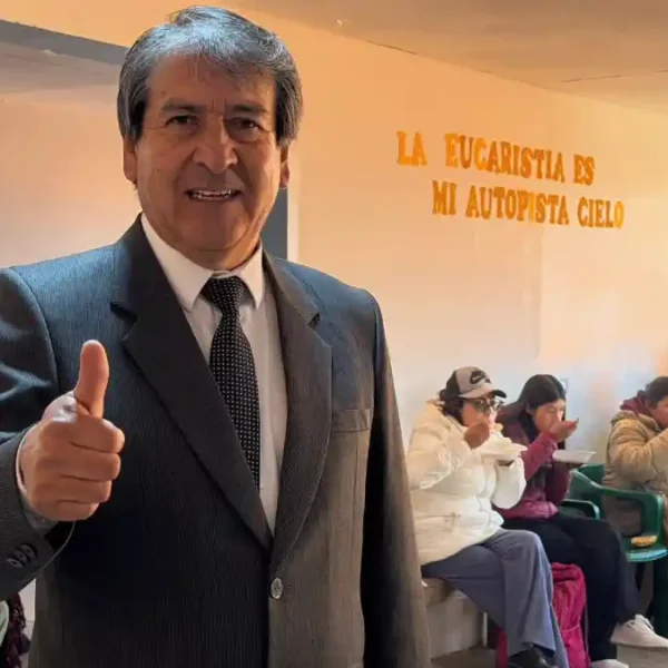 Madres de comedores populares durante actividad municipal en Cabana, Pallasca