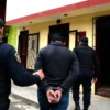 Exterior de juzgado en Pallasca tras condena de 35 años a sujeto acusado de violar a su hijastra en Cabana.