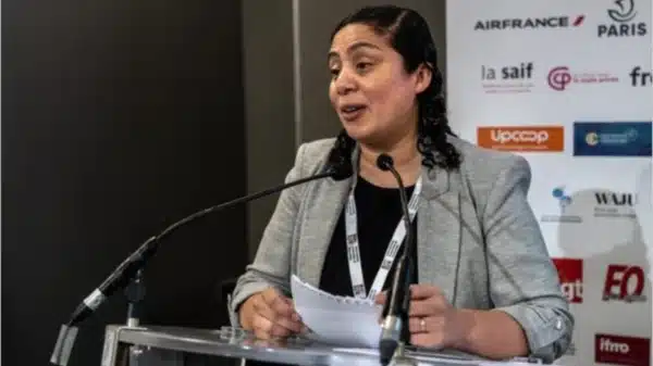 Zuliana Laínez tras ser elegida presidenta de la Federación Internacional de Periodistas en París