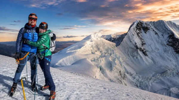 Sandra Covone y Daniel Navarro, declarados guías oficiales de montaña tras su fallecimiento en el nevado Tocllaraju en Huaraz, Áncash.