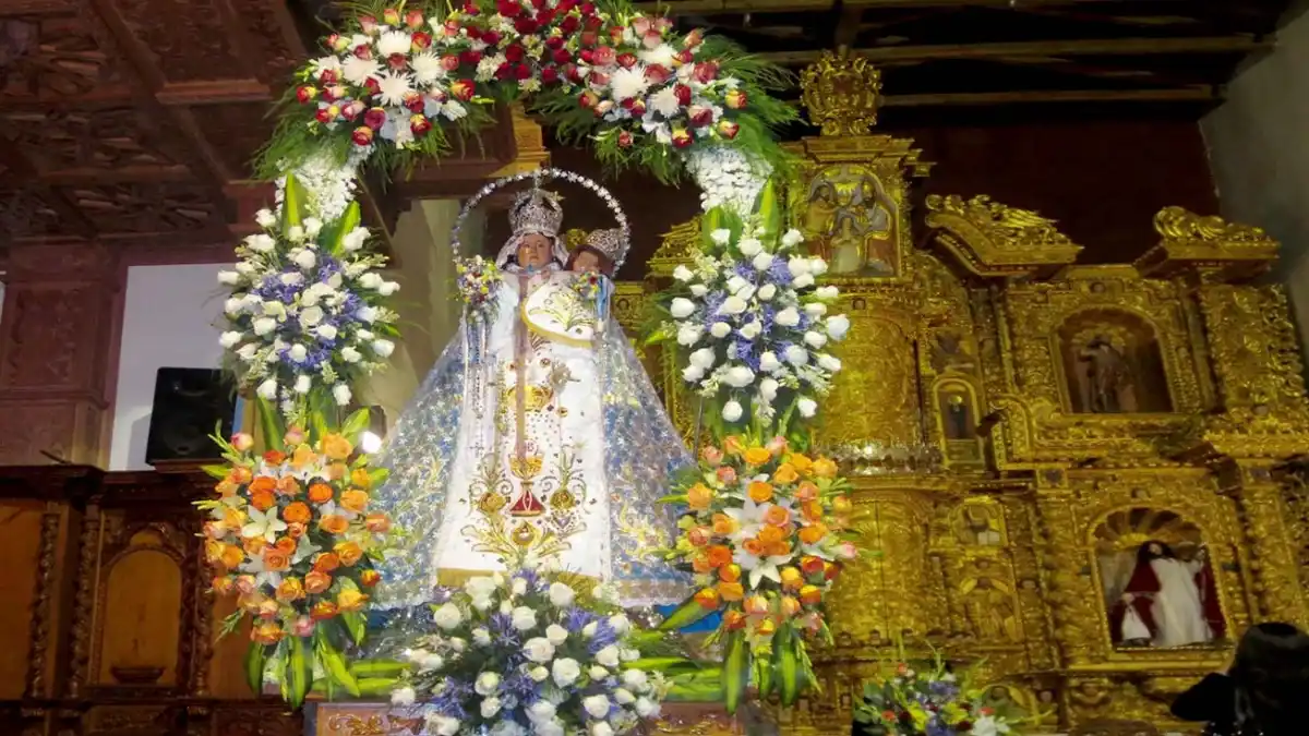 Imagen de Mama Ashu, la Virgen de la Asunción de Chacas, durante una de las celebraciones religiosas más importantes de la provincia de Asunción, en Áncash.