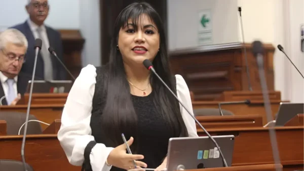 Vivian Olivos anuncia su renuncia a Fuerza Popular durante la campaña de la Segunda Vuelta Electoral 2026.