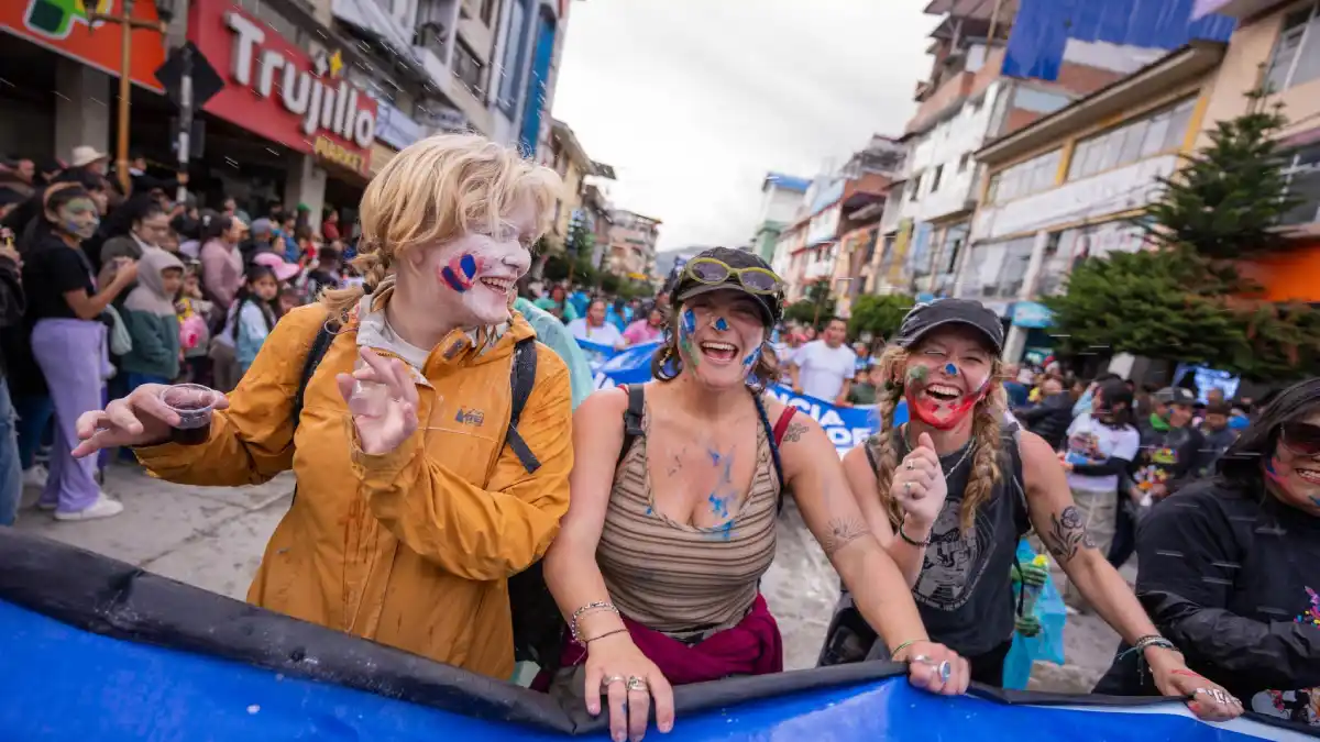 carnaval-huaracino-turistas-extranjeras-huaraz