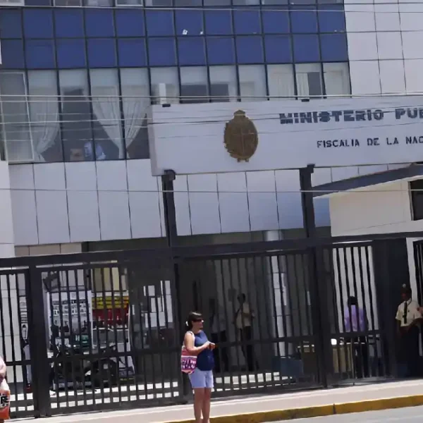 Fachada de la Corte Superior de Justicia del Santa en Chimbote, donde se lleva a cabo el juicio que tiene a tres fiscales de Santa procesados por presunta apropiación de depósitos judiciales.