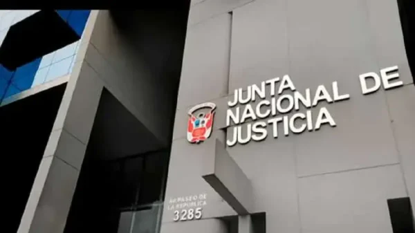 Fachada de la sede de la Junta Nacional de Justicia en Perú tras confirmarse que la JNJ destituyó a exfiscal provisional de Chimbote.