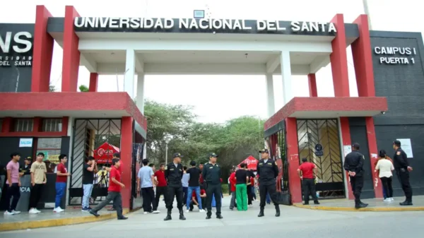 Comunicado oficial de la Universidad Nacional del Santa sobre la separación de un docente por hostigamiento.