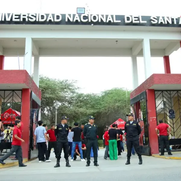Comunicado oficial de la Universidad Nacional del Santa sobre la separación de un docente por hostigamiento.