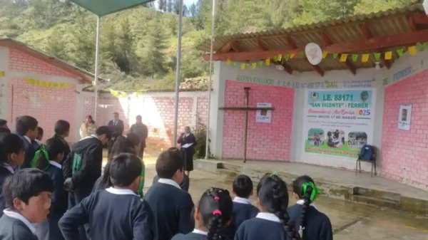 Fachada de la Institución Educativa N.° 88171 San Vicente de Ferrer, en Pallasca, donde un docente fue denunciado por presunto acoso sexual.