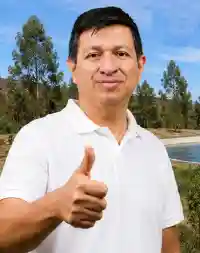 Amilcar Miranda, candidato a la alcaldía distrital proponiendo la ampliación del Centro Salud de Pallasca.