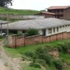 Vista panorámica de la fachada e instalaciones del Centro Salud de Pallasca en Áncash.