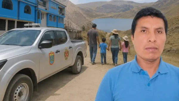 Alcalde de Cotaparaco Peter Carranza junto a camioneta de serenazgo y sede municipal de Áncash