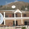 Detienen a exalcalde de Huallanca Teófilo Marcos junto a la fachada de la municipalidad distrital.
