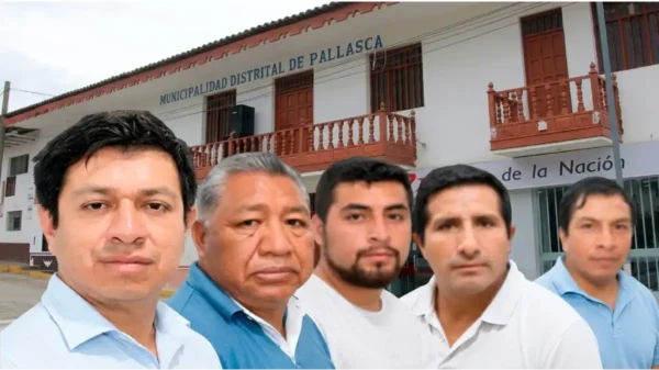 Cinco candidatos a la alcaldía en las elecciones Pallasca 2026 frente al edificio de la Municipalidad Distrital de Pallasca.
