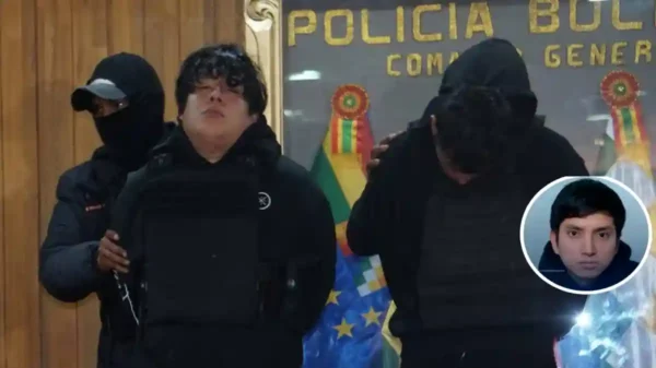 Policia boliviana presenta a Jhonsson Smit Cruz Torres tras la captura del lider de Los Pulpos
