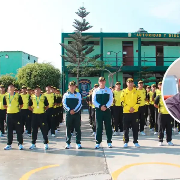 Composición con alumnos de la PNP y en un círculo el rostro del estudiante agresor sancionado en Chimbote.
