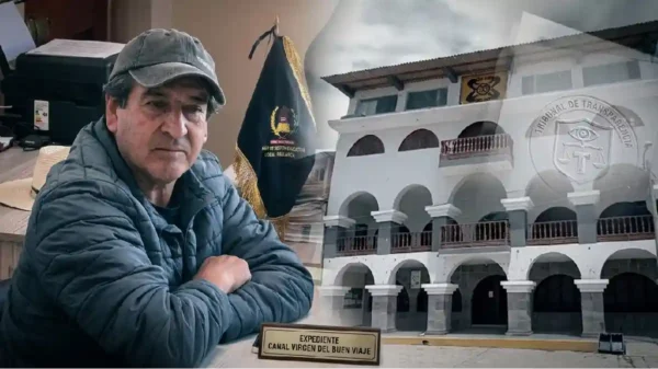 Manuel Hidalgo Sifuentes, alcalde de Pallasca, en su despacho, denunciado por ocultar información de obra.