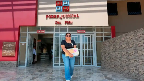 Heidy Valverde Pascual sale de la Corte del Santa tras decisión sobre el Juzgado de Paz de Pampas
