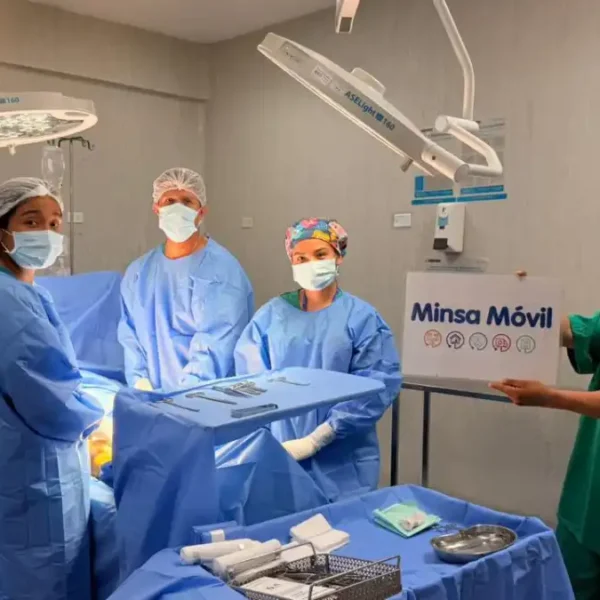 Personal médico de Minsa Móvil cirugías en Áncash realizando intervenciones quirúrgicas gratuitas a pacientes en el Hospital de Apoyo Huari.