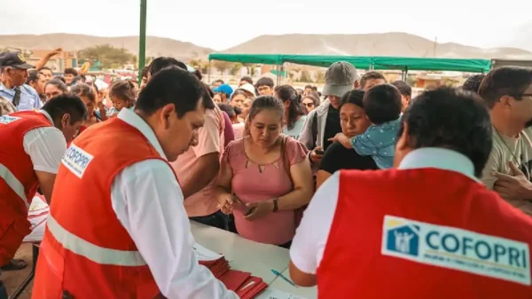 Brigadas de COFOPRI realizando empadronamiento para entregar títulos de propiedad COFOPRI Casma a familias beneficiarias.