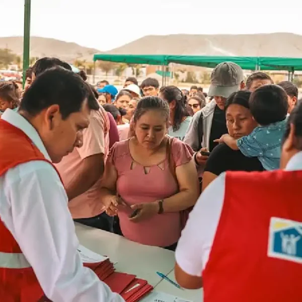 Brigadas de COFOPRI realizando empadronamiento para entregar títulos de propiedad COFOPRI Casma a familias beneficiarias.