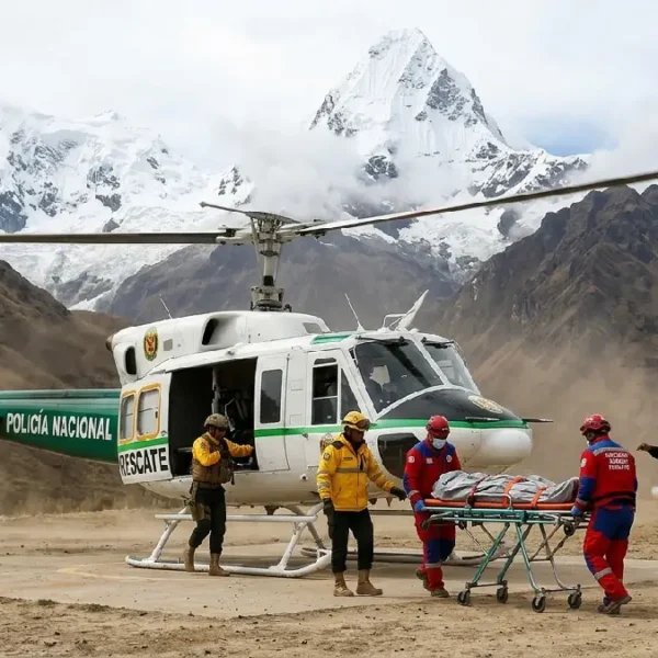 Vista del nevado Alpamayo en Áncash donde un turista francés murió tras saltar en parapente.