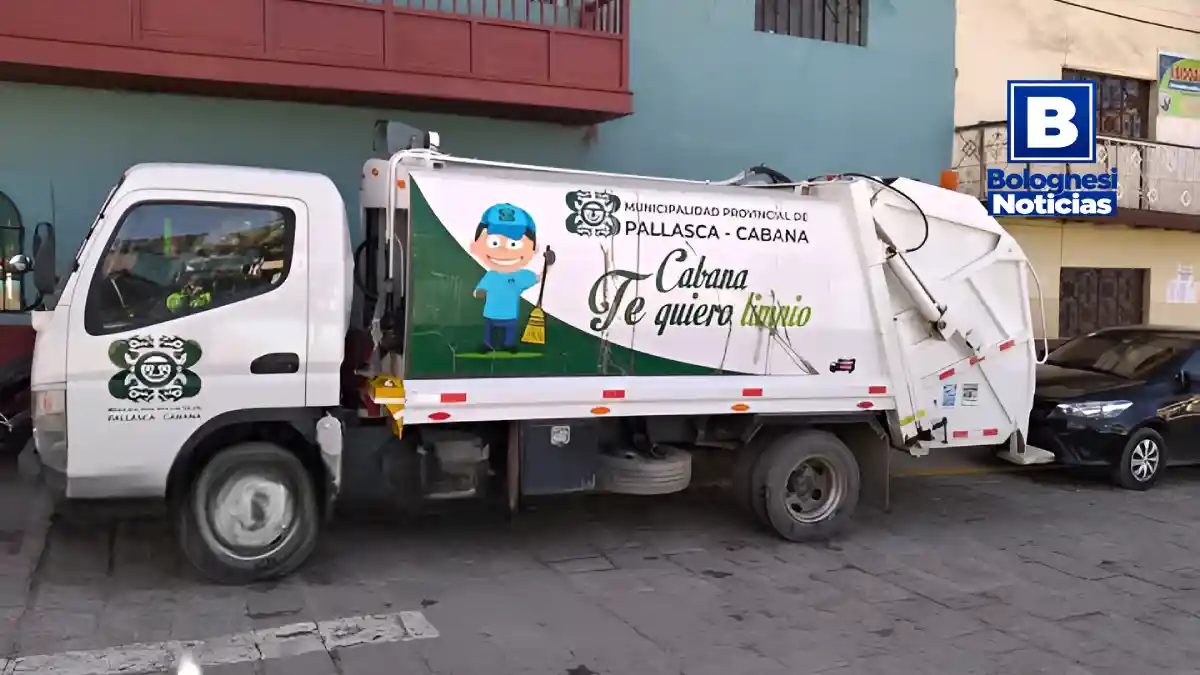 Camión de basura involucrado en el atropello mortal en Cabana intervenido frente a la comisaría del distrito.
