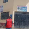 Personal de la Contraloría ingresando a la sede de la UGEL Pomabamba para investigar desfalco en bonos ilegales