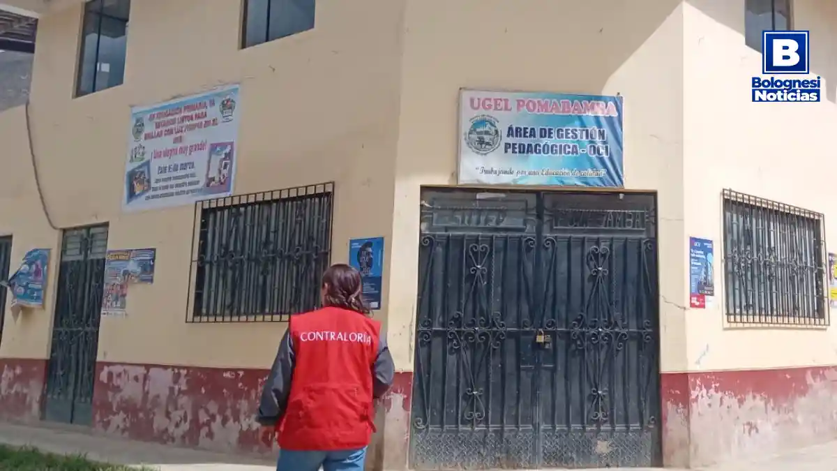 Personal de la Contraloría ingresando a la sede de la UGEL Pomabamba para investigar desfalco en bonos ilegales