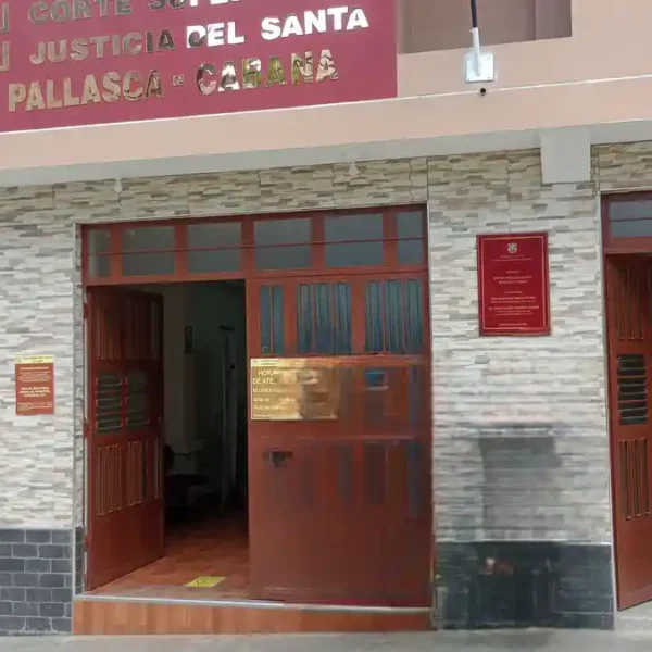 Fachada del Juzgado de Investigación Preparatoria de Cabana-Pallasca que dictó prisión preventiva por violación sexual contra padrastro en Conchucos.