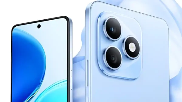 Usuario utilizando el modo de pantalla dividida en un smartphone HONOR para ejecutar dos aplicaciones simultáneamente.