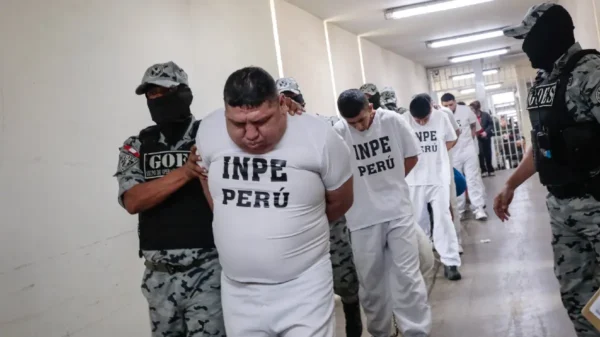 Agentes del GOES custodia el traslado de delincuentes en Ancón I integrantes de La Confederación
