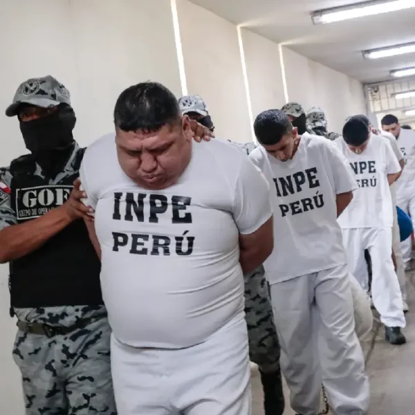 Agentes del GOES custodia el traslado de delincuentes en Ancón I integrantes de La Confederación