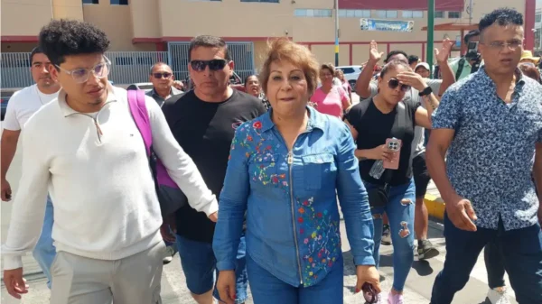 Exalcaldesa Victoria Espinoza camina en libertad tras fallo por el caso semáforos inteligentes.